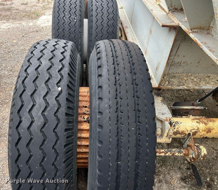 image for item OC9555 1975 Universal 4555 Impact Master crusher