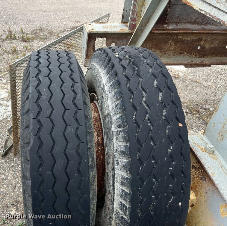 image for item OC9555 1975 Universal 4555 Impact Master crusher