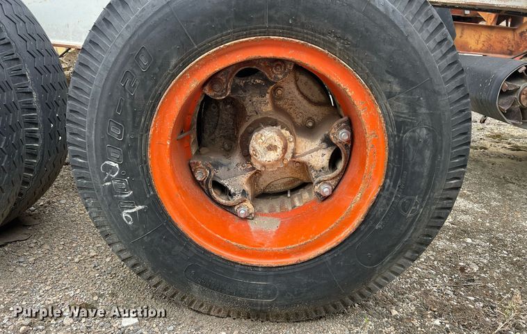 image for item OC9555 1975 Universal 4555 Impact Master crusher