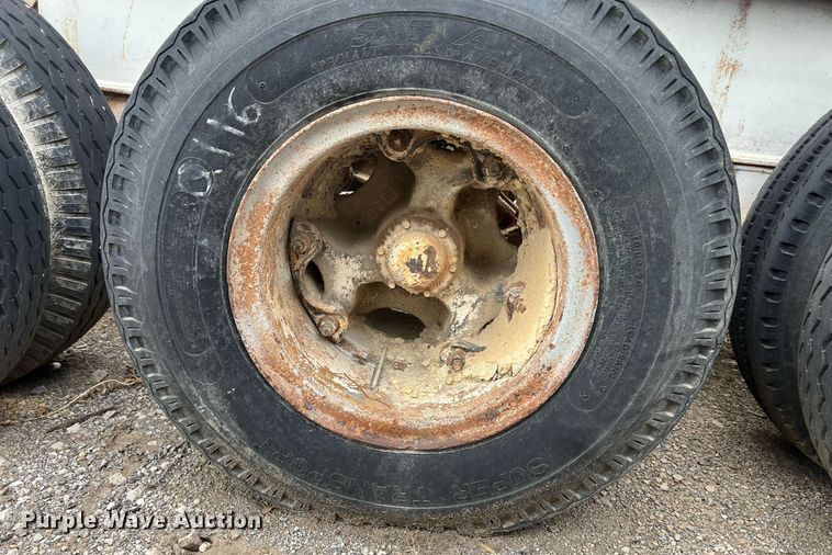 image for item OC9555 1975 Universal 4555 Impact Master crusher