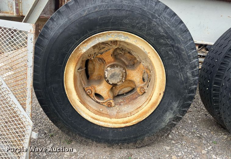 image for item OC9555 1975 Universal 4555 Impact Master crusher