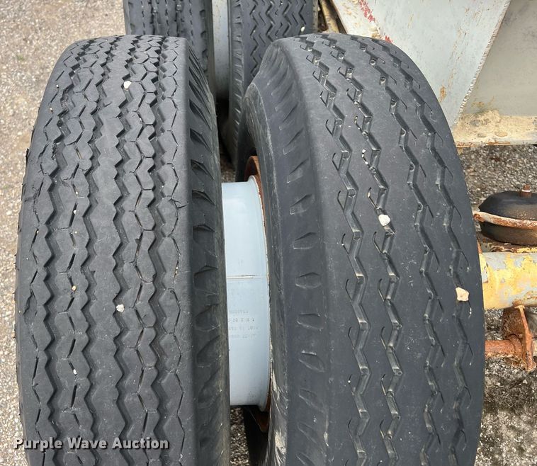 image for item OC9555 1975 Universal 4555 Impact Master crusher