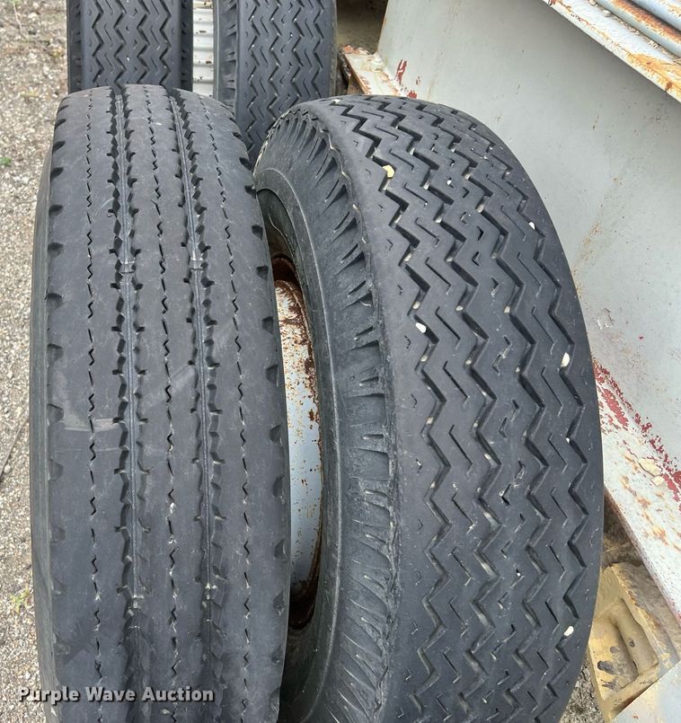 image for item OC9555 1975 Universal 4555 Impact Master crusher