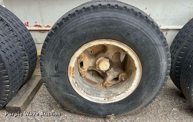 image for item OC9555 1975 Universal 4555 Impact Master crusher