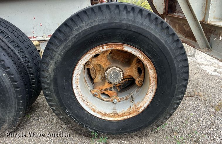 image for item OC9555 1975 Universal 4555 Impact Master crusher