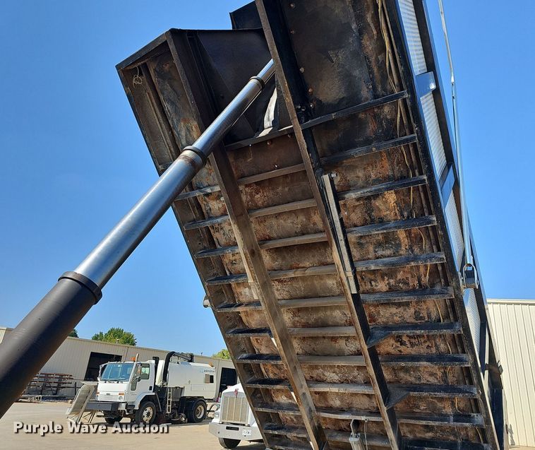 image for item OG9475 1996 Peterbilt 378  dump truck