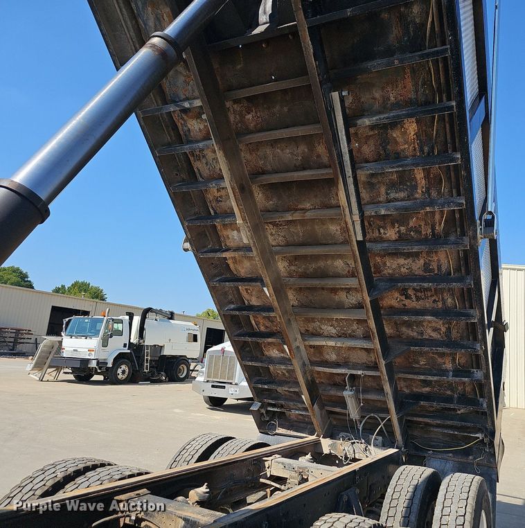 image for item OG9475 1996 Peterbilt 378  dump truck