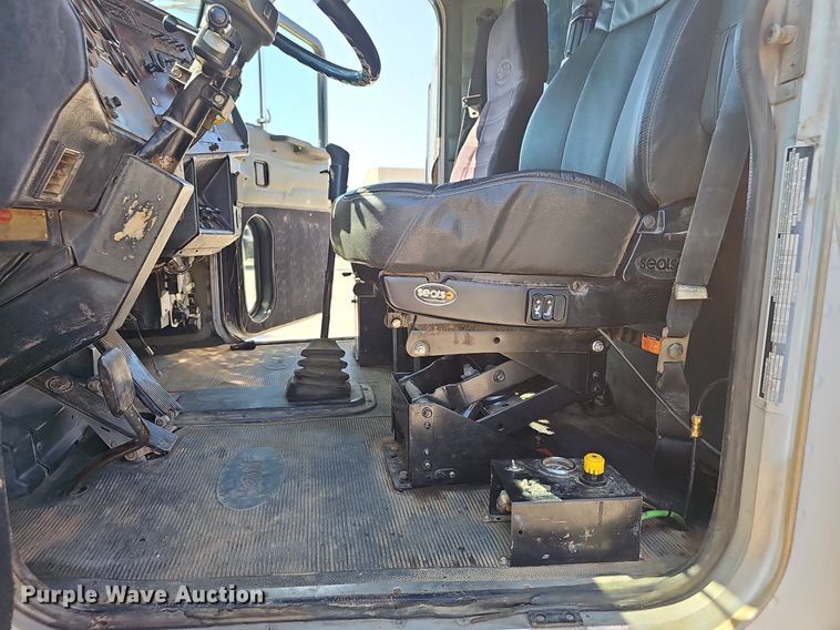 image for item OG9475 1996 Peterbilt 378  dump truck