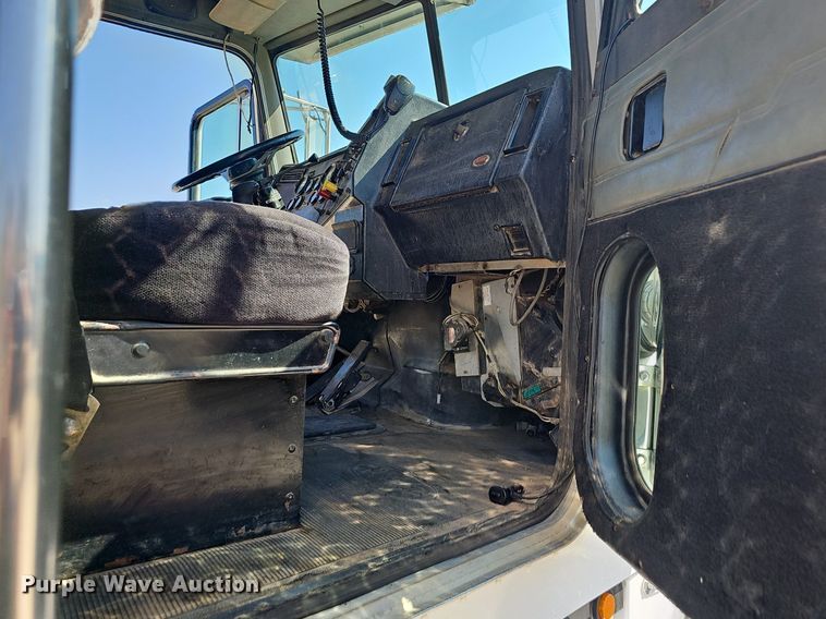 image for item OG9475 1996 Peterbilt 378  dump truck