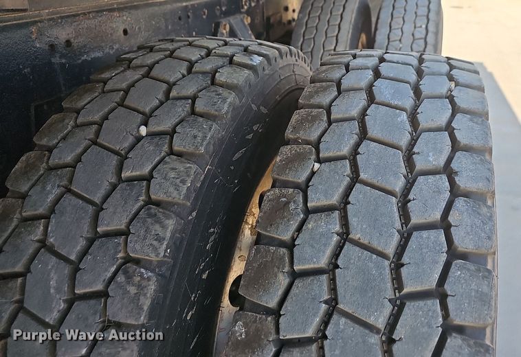 image for item OG9475 1996 Peterbilt 378  dump truck