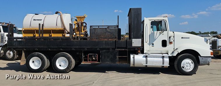 image for item OG9476 1992 International 9400  fluid mix truck