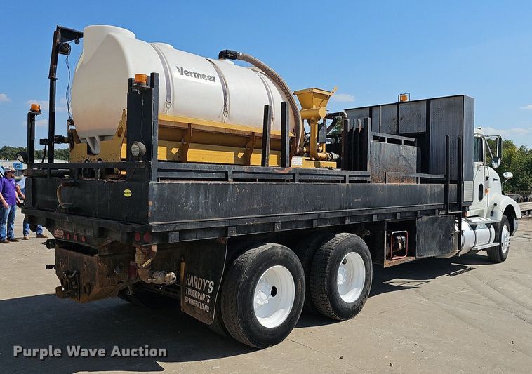 image for item OG9476 1992 International 9400  fluid mix truck