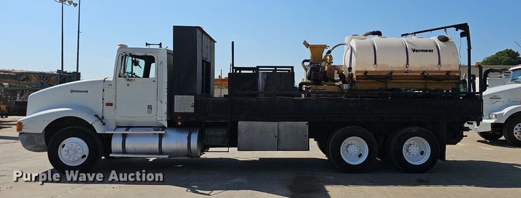 image for item OG9476 1992 International 9400  fluid mix truck