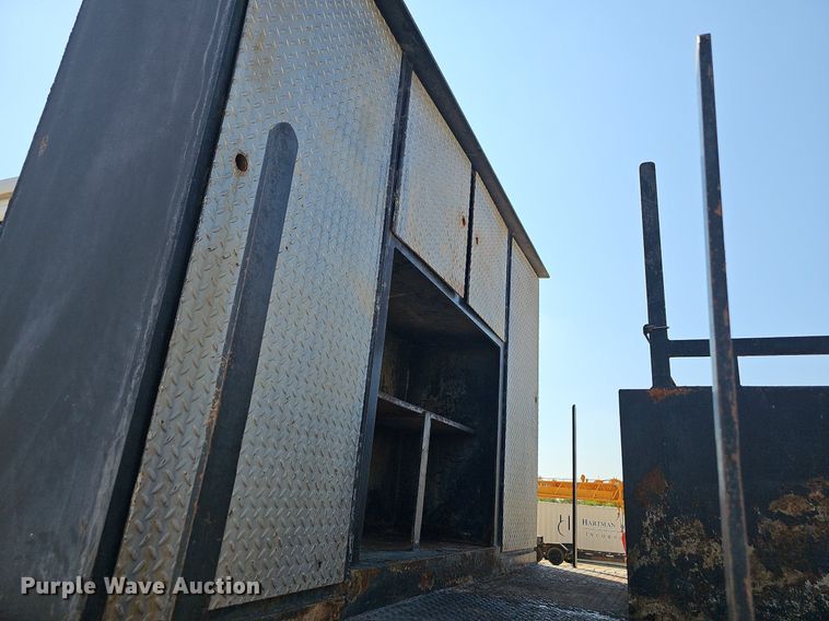 image for item OG9476 1992 International 9400  fluid mix truck