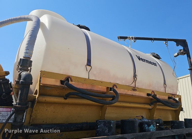 image for item OG9476 1992 International 9400  fluid mix truck