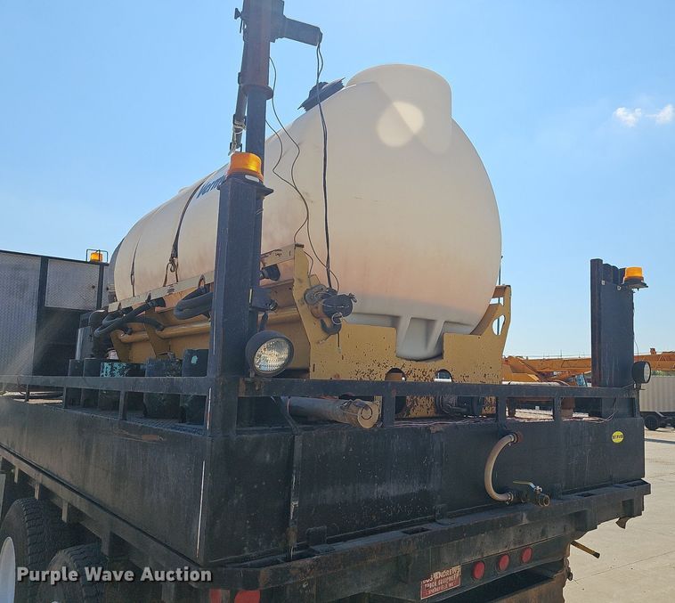 image for item OG9476 1992 International 9400  fluid mix truck