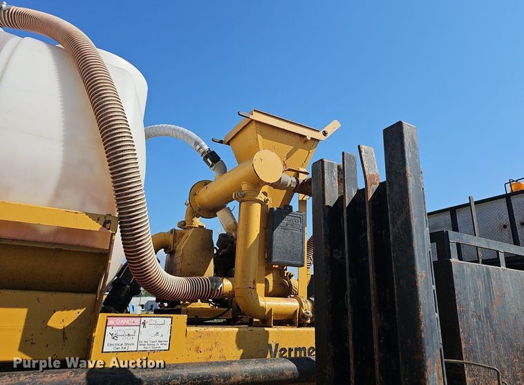 image for item OG9476 1992 International 9400  fluid mix truck