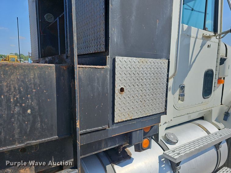 image for item OG9476 1992 International 9400  fluid mix truck