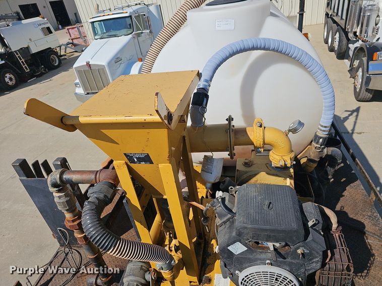 image for item OG9476 1992 International 9400  fluid mix truck