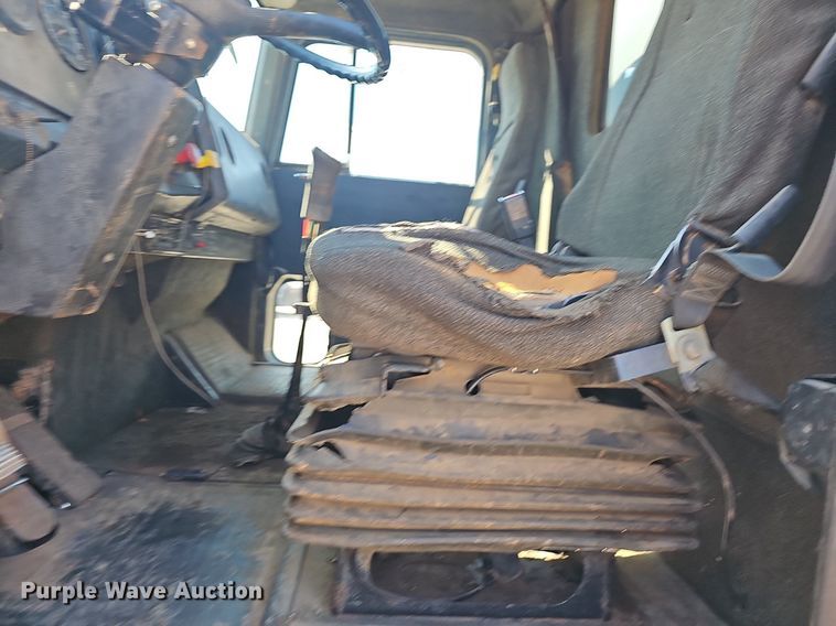 image for item OG9476 1992 International 9400  fluid mix truck