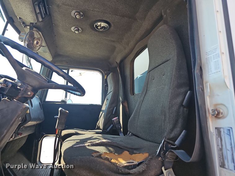 image for item OG9476 1992 International 9400  fluid mix truck