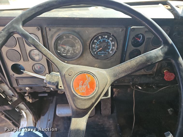 image for item OG9476 1992 International 9400  fluid mix truck