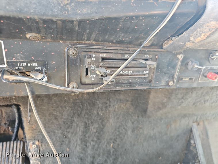 image for item OG9476 1992 International 9400  fluid mix truck