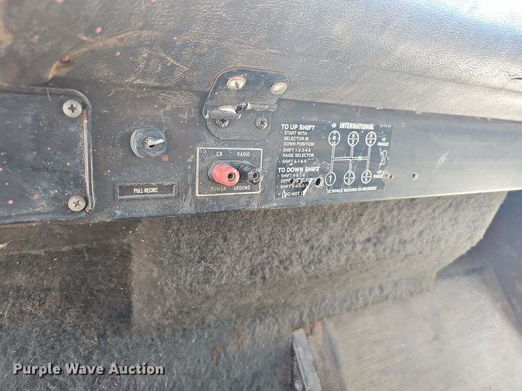 image for item OG9476 1992 International 9400  fluid mix truck