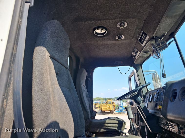 image for item OG9476 1992 International 9400  fluid mix truck