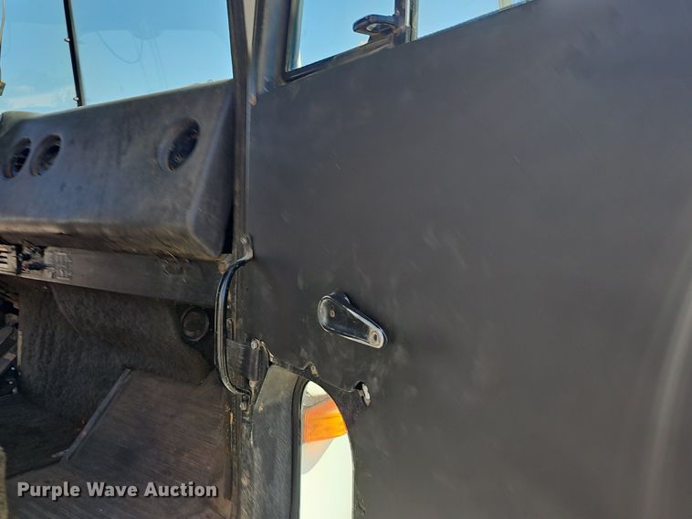 image for item OG9476 1992 International 9400  fluid mix truck