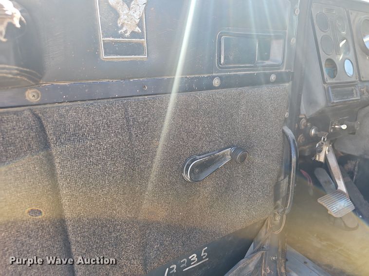 image for item OG9476 1992 International 9400  fluid mix truck