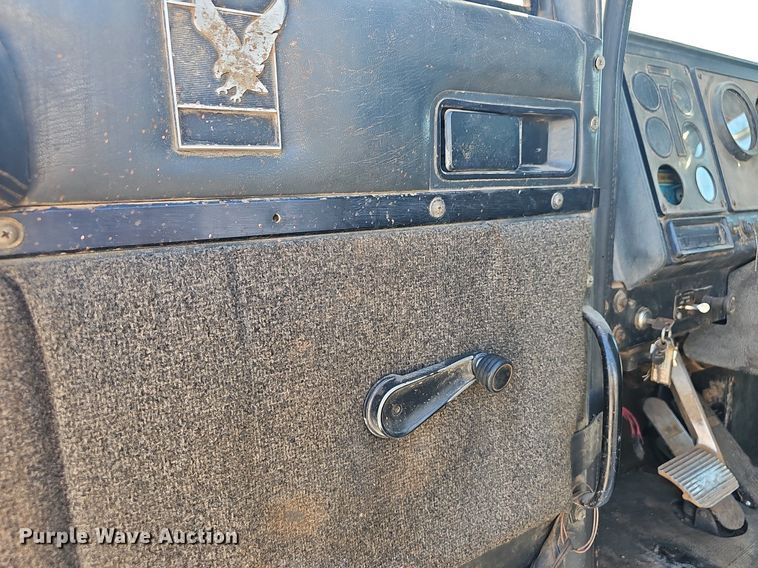 image for item OG9476 1992 International 9400  fluid mix truck