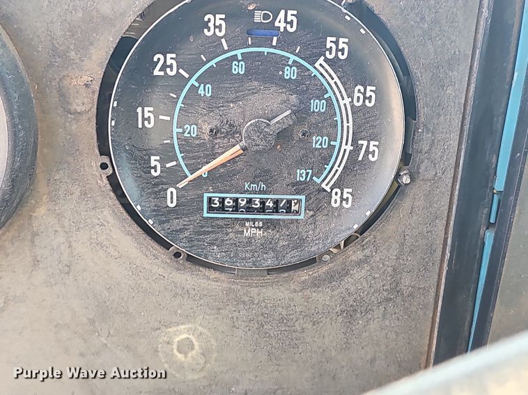 image for item OG9476 1992 International 9400  fluid mix truck