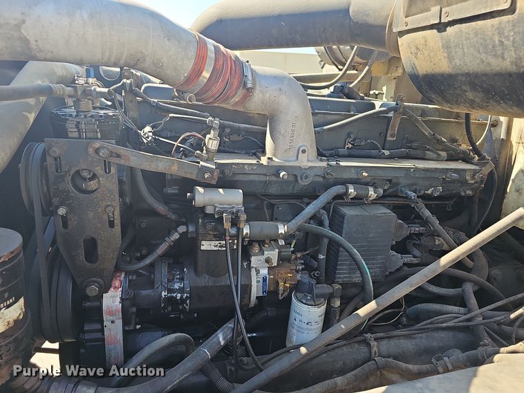 image for item OG9476 1992 International 9400  fluid mix truck