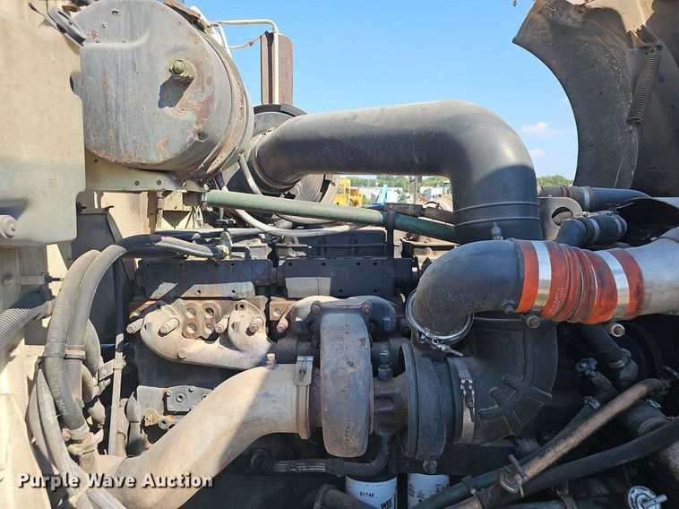 image for item OG9476 1992 International 9400  fluid mix truck