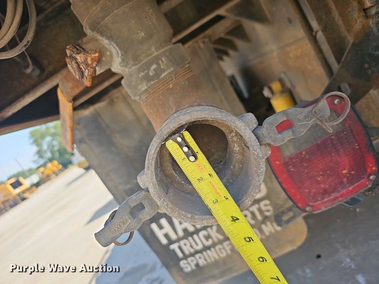 image for item OG9476 1992 International 9400  fluid mix truck