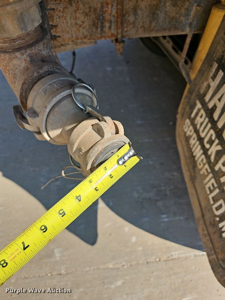 image for item OG9476 1992 International 9400  fluid mix truck