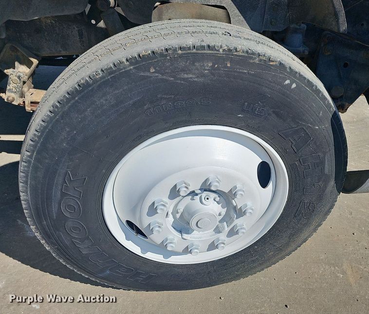 image for item OG9476 1992 International 9400  fluid mix truck