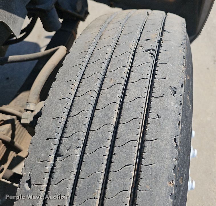 image for item OG9476 1992 International 9400  fluid mix truck