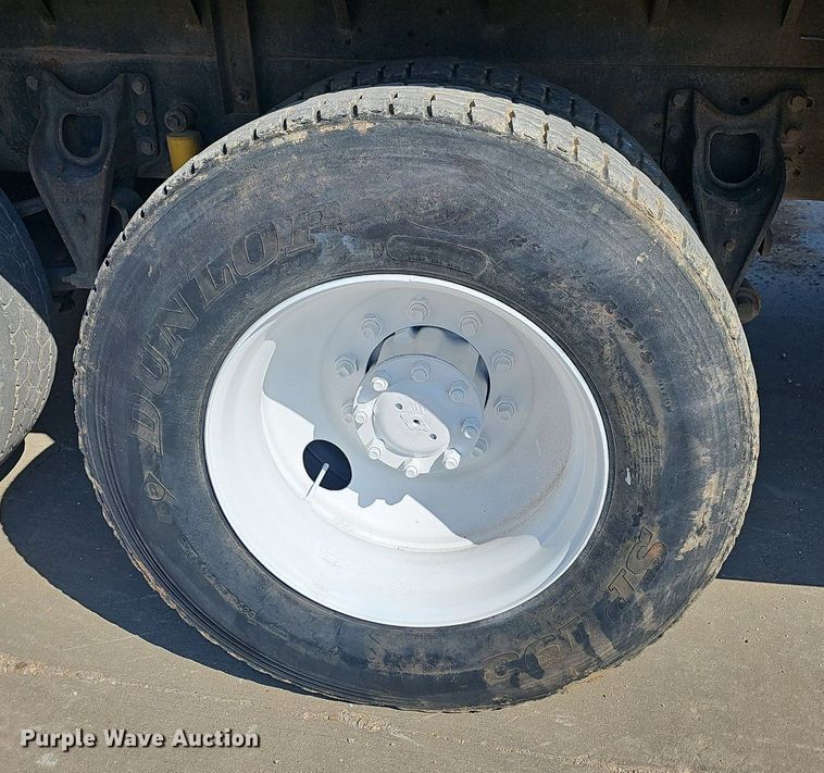 image for item OG9476 1992 International 9400  fluid mix truck