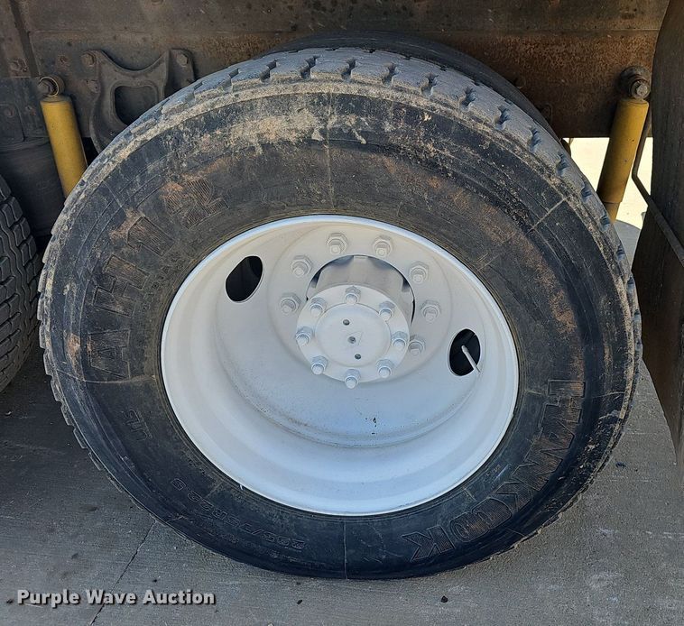 image for item OG9476 1992 International 9400  fluid mix truck