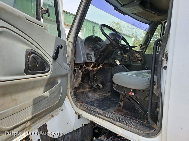 image for item OG9489 2005 International 7400  dump truck