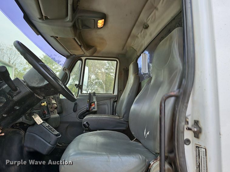 image for item OG9489 2005 International 7400  dump truck