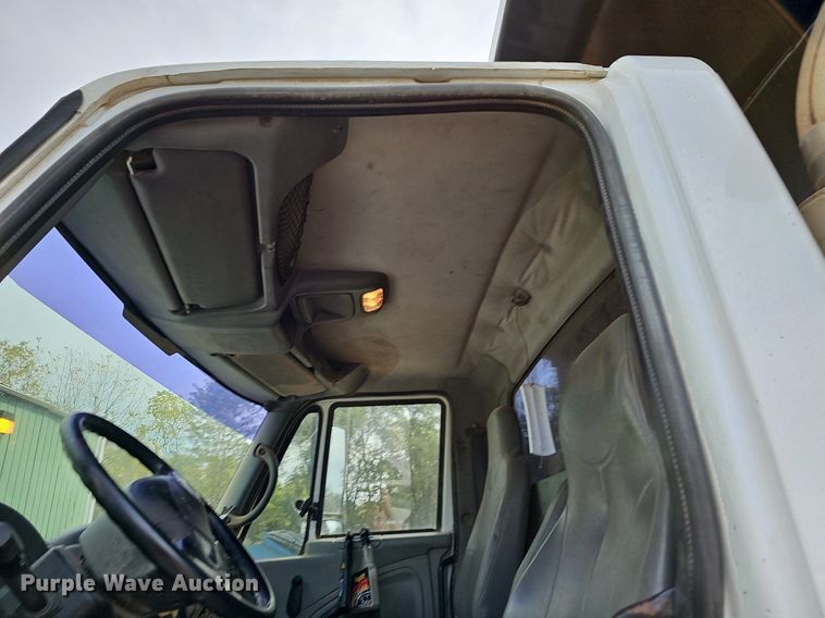 image for item OG9489 2005 International 7400  dump truck