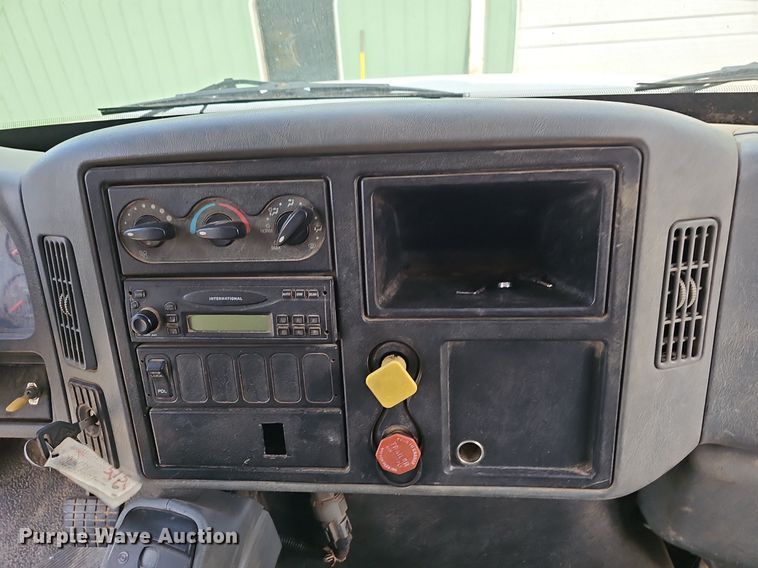 image for item OG9489 2005 International 7400  dump truck