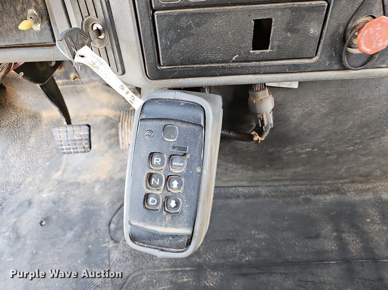 image for item OG9489 2005 International 7400  dump truck