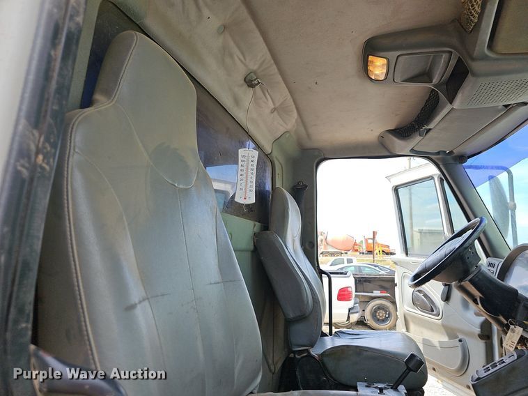 image for item OG9489 2005 International 7400  dump truck