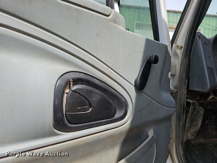 image for item OG9489 2005 International 7400  dump truck