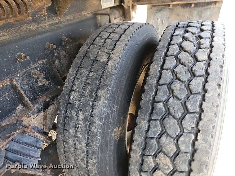 image for item OG9489 2005 International 7400  dump truck