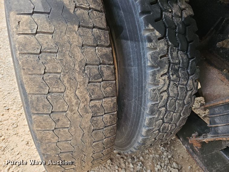 image for item OG9489 2005 International 7400  dump truck